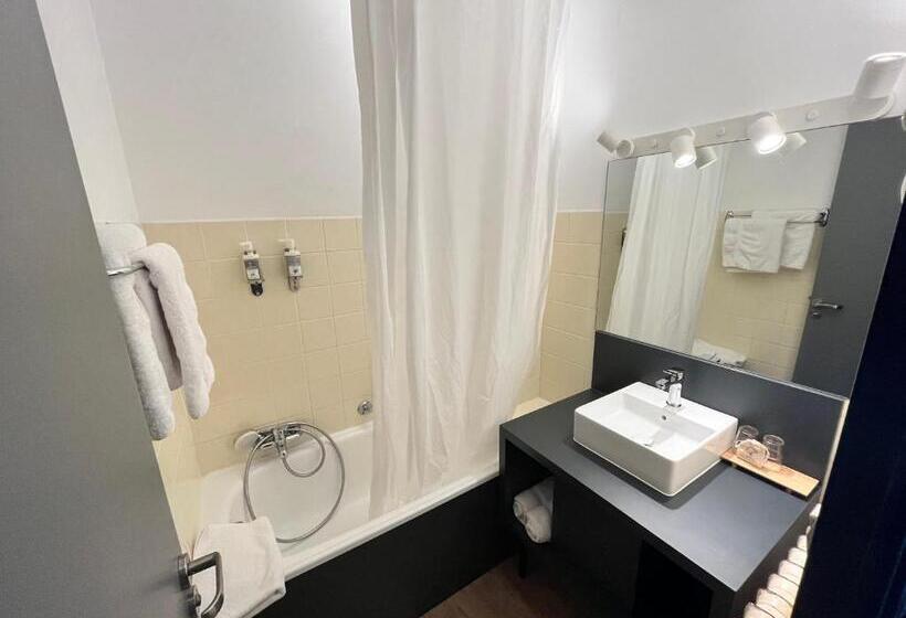 스탠다드 룸, Restaurant La Buffe