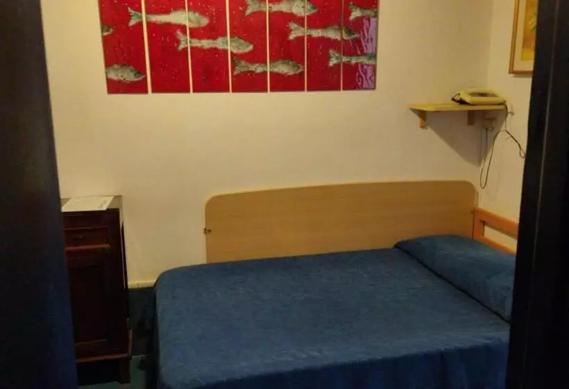 اتاق استاندارد یک نفره, Caporal
