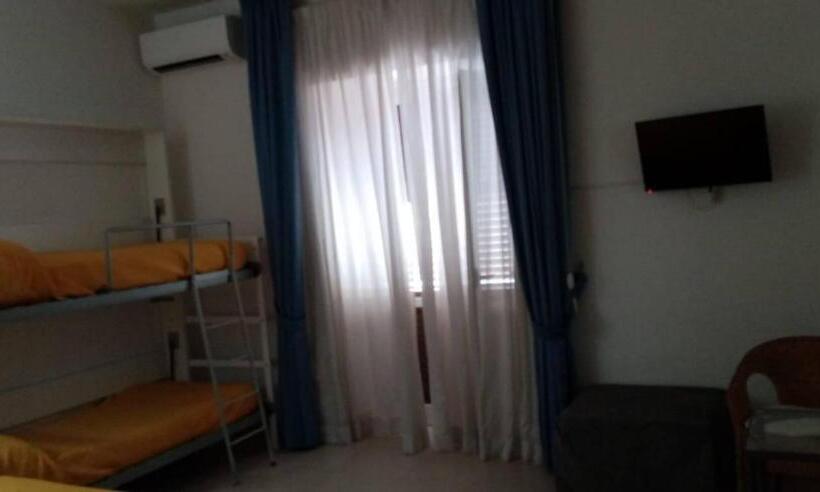 スタンダード４人部屋, Caporal