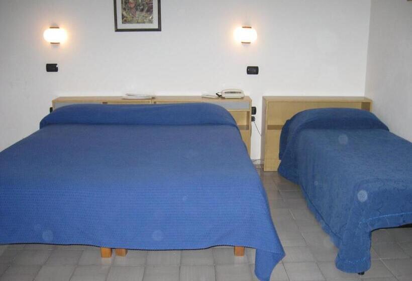 スタンダードトリプルルーム, Caporal