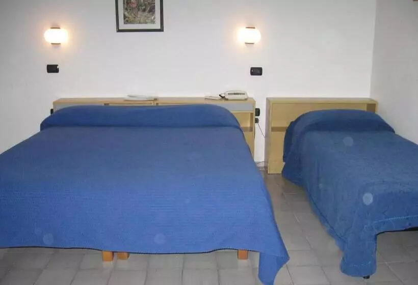 اتاق استاندارد سه نفره, Caporal