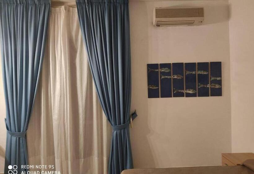 スタンダードトリプルルーム, Caporal