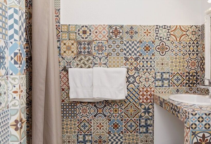 Номер Стандарт Трехместный, Coq