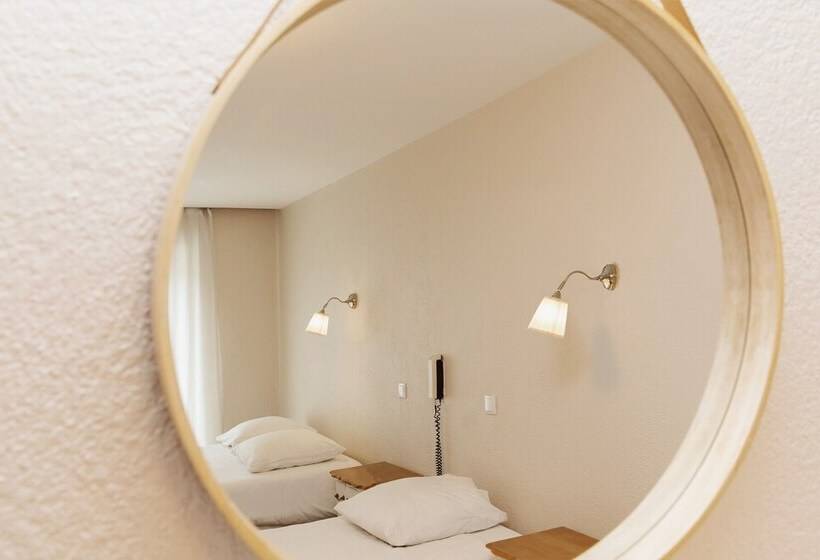 Четырехместный Номер Стандарт, Coq