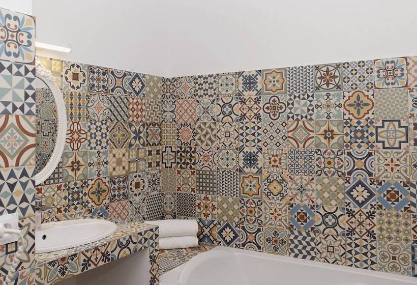 Четырехместный Номер Стандарт, Coq