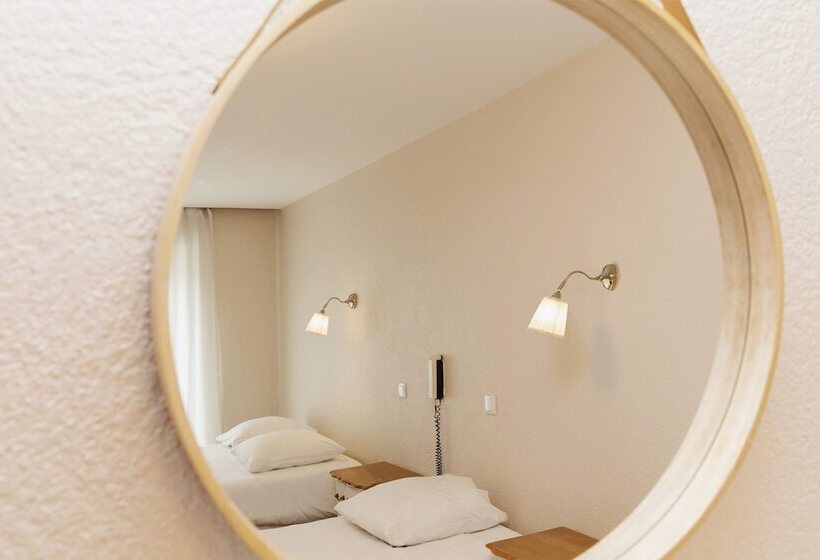 Четырехместный Номер Стандарт, Coq