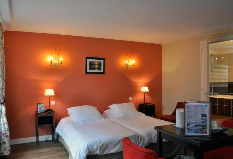 Номер Стандарт Трехместный, Hostellerie Et Spa De La Vieille Ferme