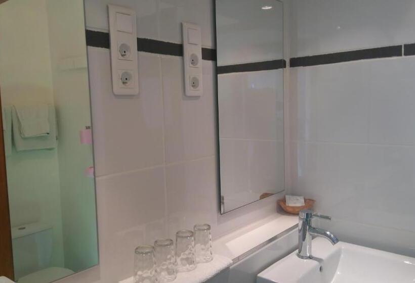 ファミリールーム, La Croix Des Bois