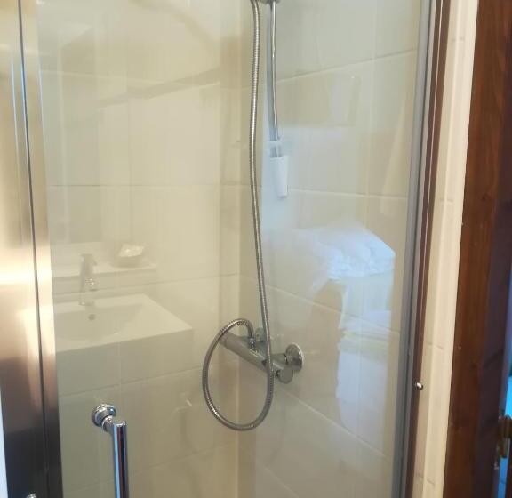 ファミリールーム, La Croix Des Bois