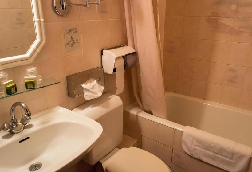 غرفة قياسية ثلاثية, Logis Hôtels Restaurant Le Relais Chenonceaux