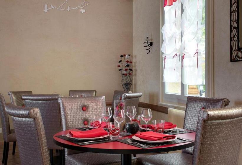 חדר משפחתי, Logis Hotel De Paris