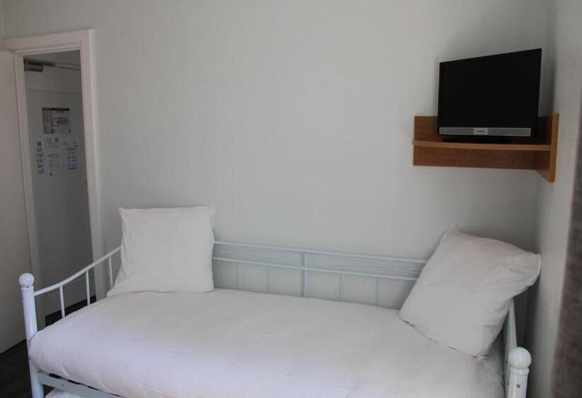 חדר משפחתי, Logis Hotel De Paris