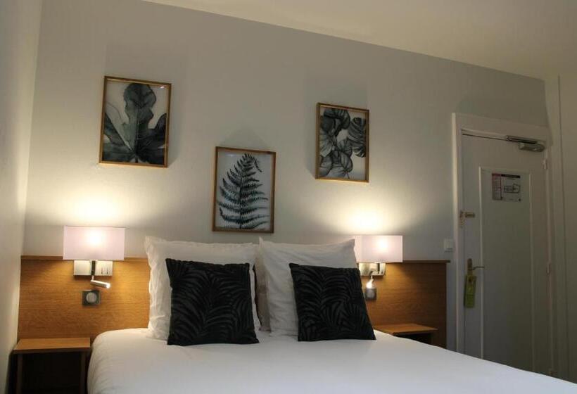 חדר משפחתי, Logis Hotel De Paris