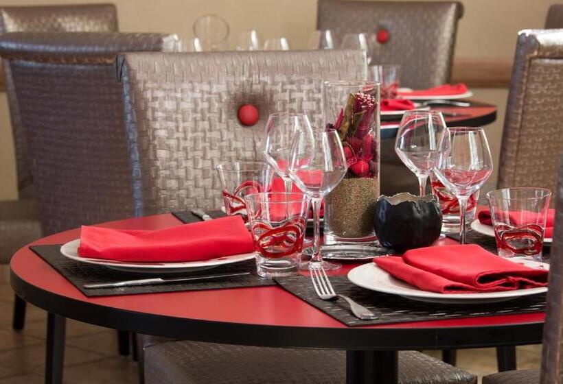 חדר סטנדרט לשלושה, Logis Hotel De Paris