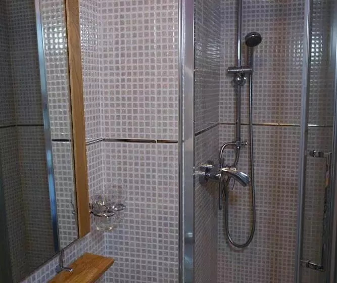 Standard Room, Marchal