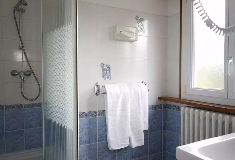 Standard Room, Marchal
