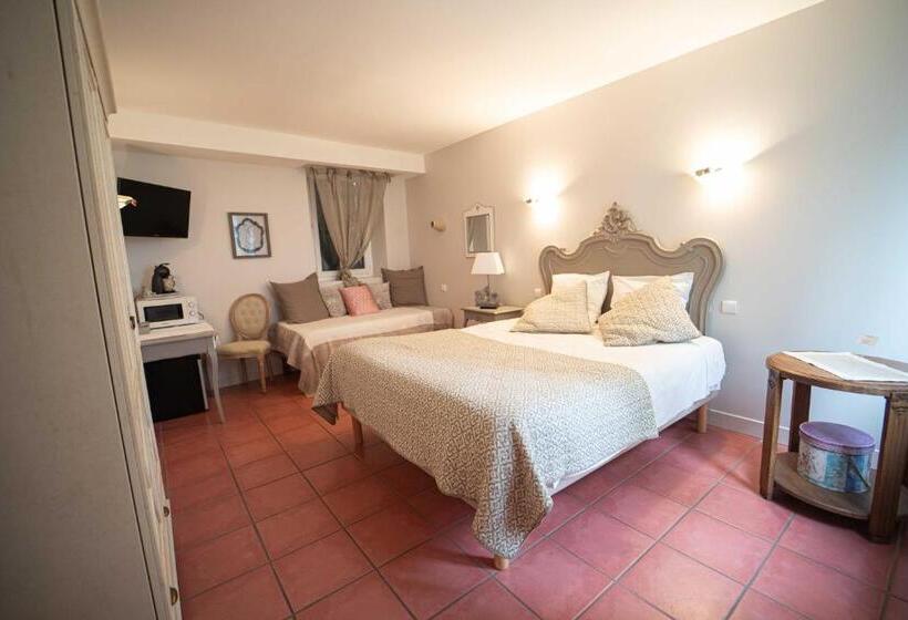 חדר קומפורט לשלושה, Domaine St Ferreol