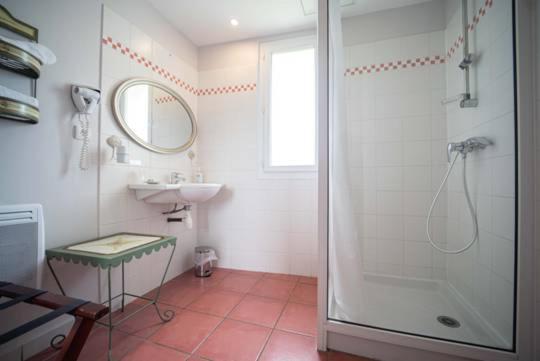 חדר קומפורט לשלושה, Domaine St Ferreol