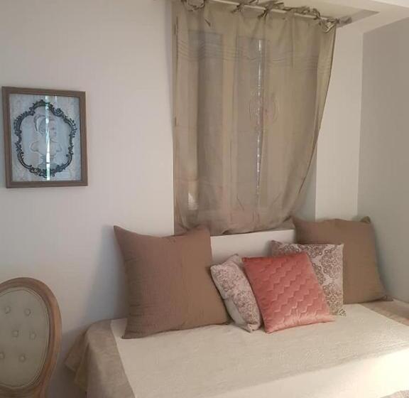 חדר קומפורט לשלושה, Domaine St Ferreol