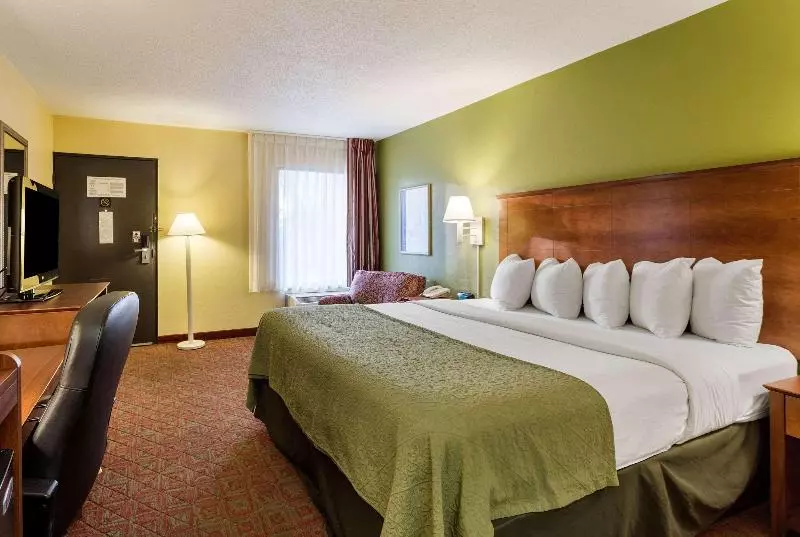 キングサイズベッドのスタンダードルーム, Quality Inn
