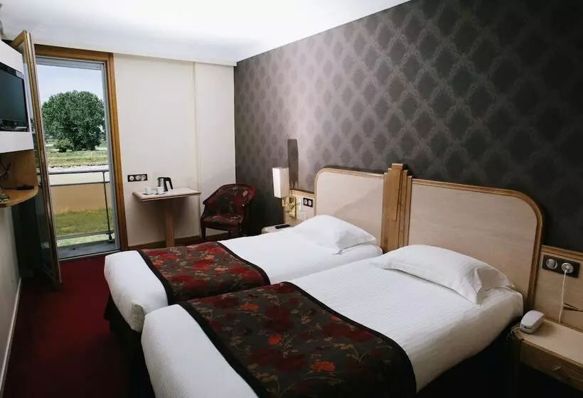 اتاق استاندارد سه نفره, Le Relais Du Roy