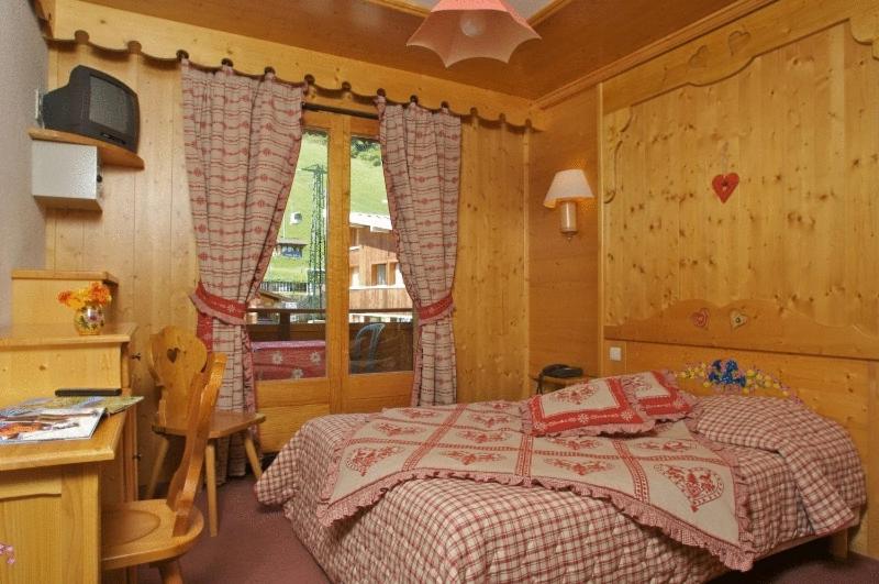 اتاق استاندارد, L'Equipe