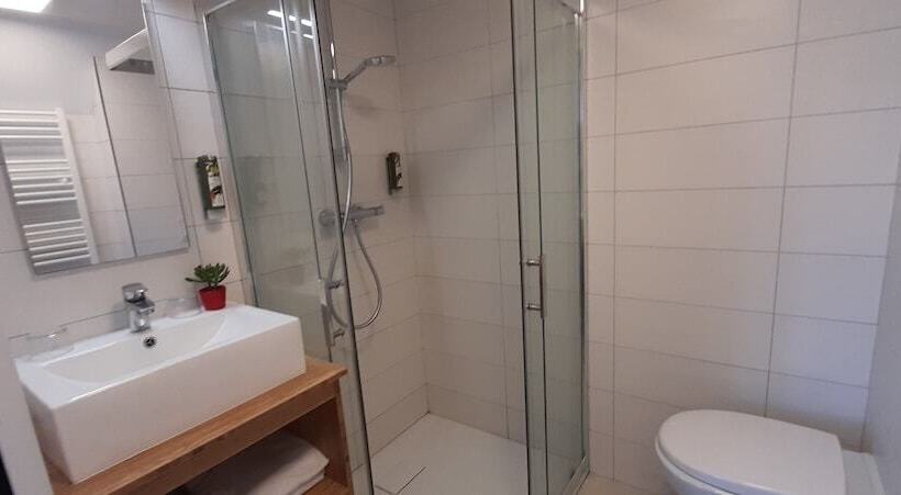 Номер Стандарт, Logis Hôtel Le Commerce