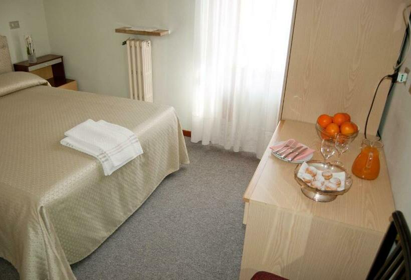 标准单人间, Marchesini