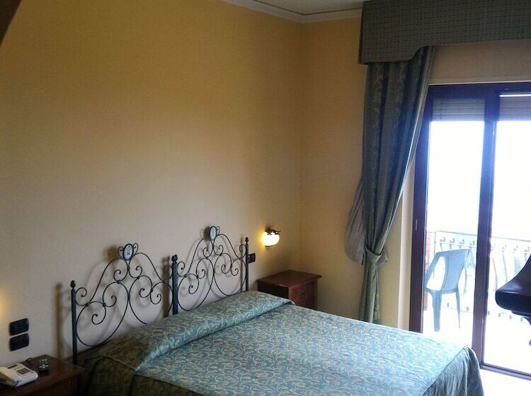 חדר סטנדרט לשלושה, Primavera Dell'etna