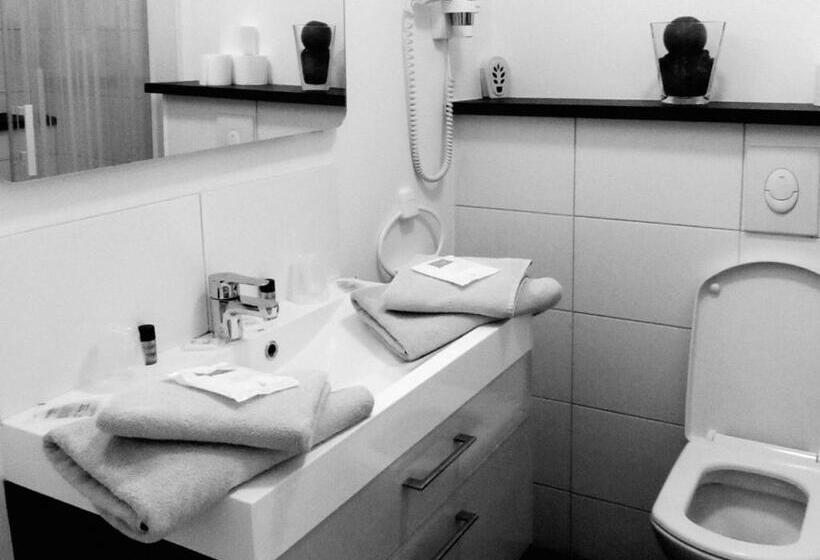 اتاق کلاسیک, Restaurant De La Marne