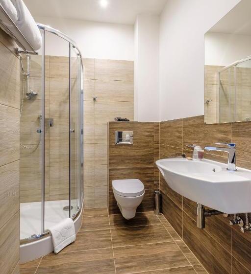 标准单人间, Reytan