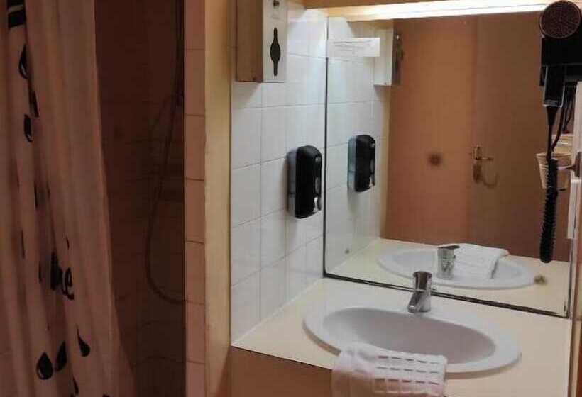 스탠다드 트리플 룸, Terminus  Pizzeria Pizz A Gogo  Salle De Sport  Face A La Gare