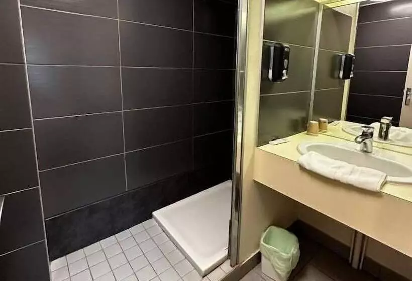 اتاق راحتی سه تخته, Terminus Pizzeria Pizz A Gogo Salle De Sport Face A La Gare