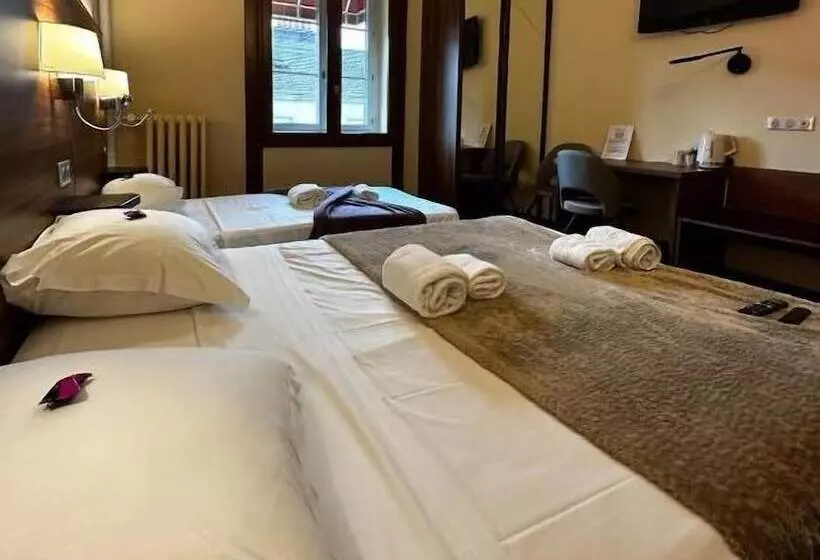 اتاق راحتی سه تخته, Terminus Pizzeria Pizz A Gogo Salle De Sport Face A La Gare