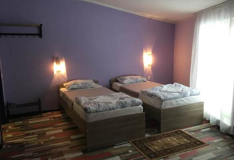 חדר קומפורט לשלושה, Abyrvalg