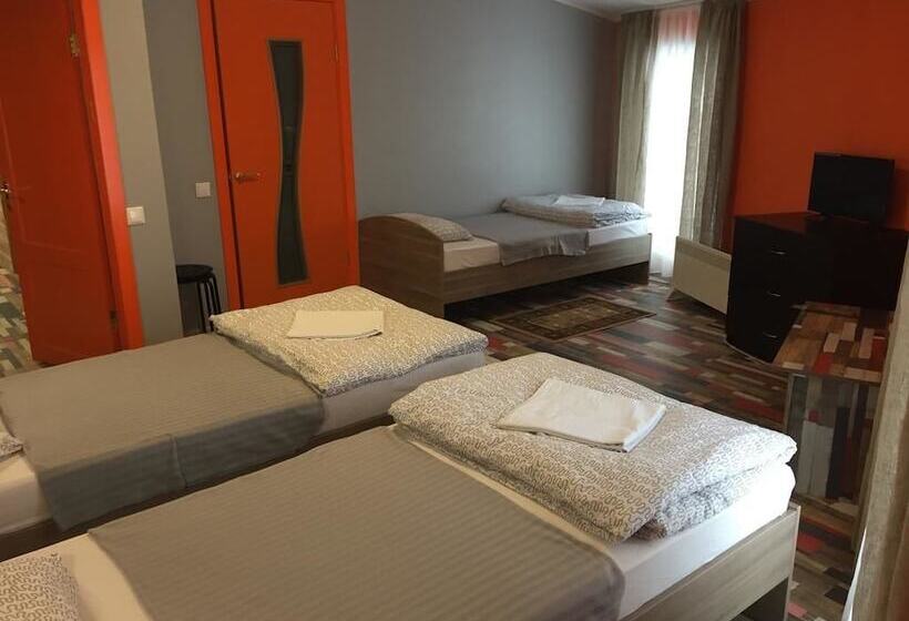 חדר קומפורט לשלושה, Abyrvalg