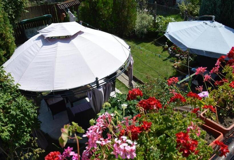 Номер Стандарт Трехместный, Guest House Niya