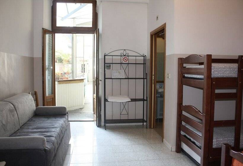 غرفة قياسية ثلاثية, Albergo Avalon