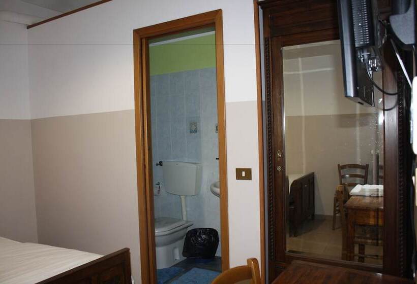اتاق استاندارد سه نفره, Albergo Avalon