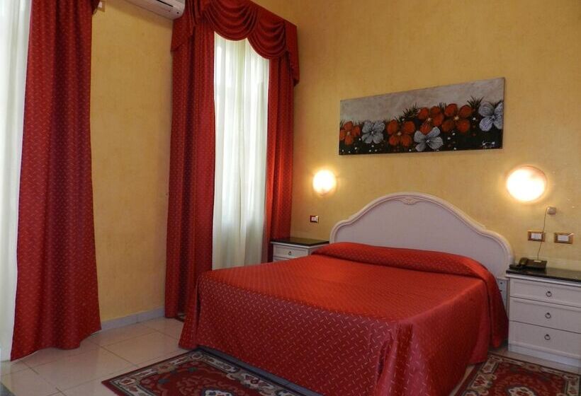 غرفة قياسية ثلاثية, Antico Distretto