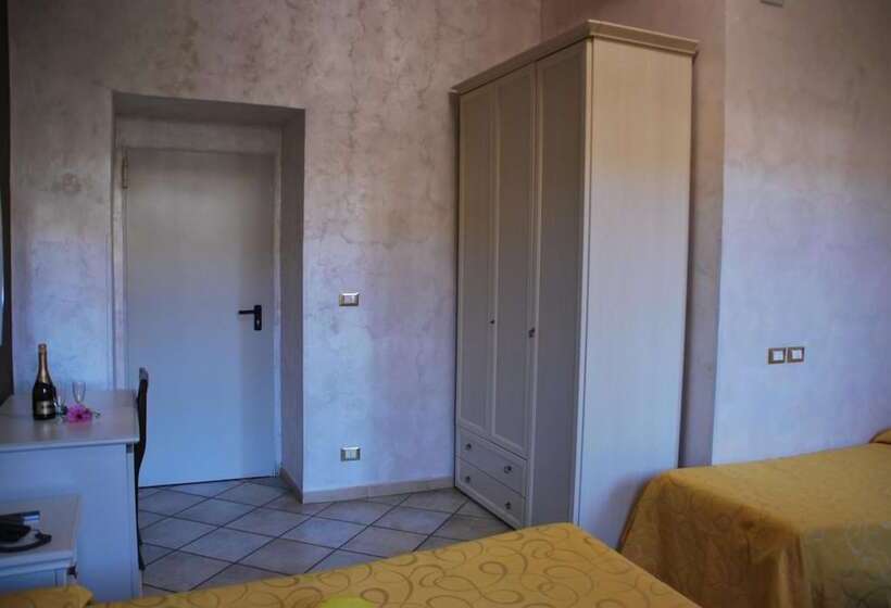 غرفة قياسية ثلاثية, Antico Distretto