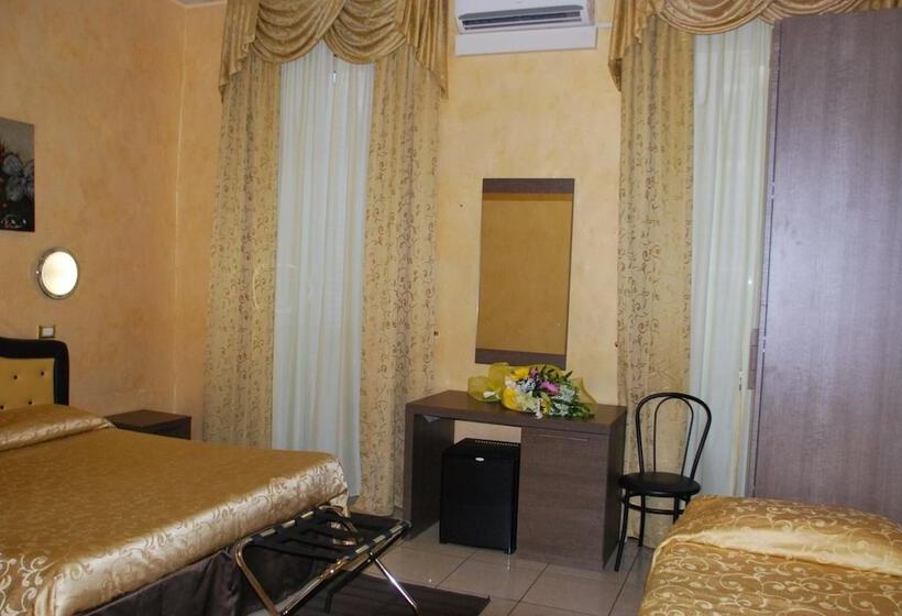 غرفة قياسية ثلاثية, Antico Distretto