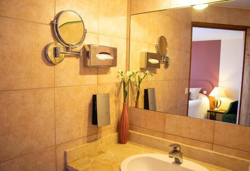 标准三人间, Auberge De La Tour De Brison