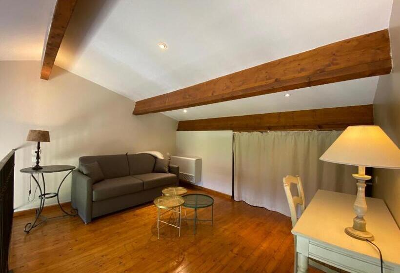 家庭间, Auberge De La Tour De Brison