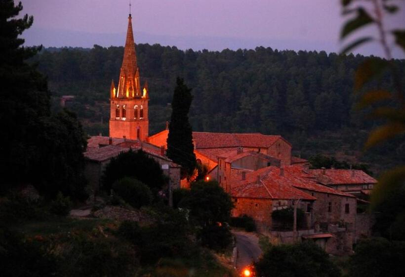 小室, Auberge De La Tour De Brison