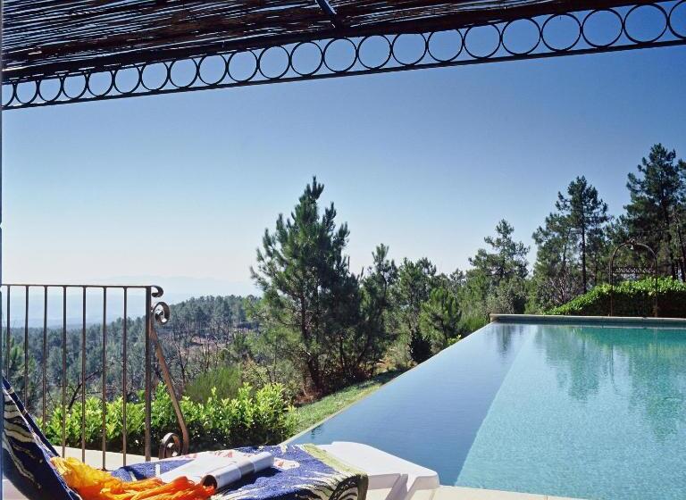 带露台两卧公寓, Auberge De La Tour De Brison