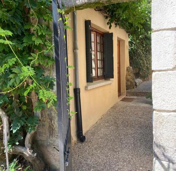 基本间, Auberge De La Tour De Brison