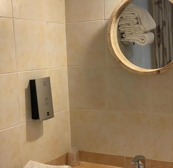 Номер Basic, Auberge De La Tour De Brison