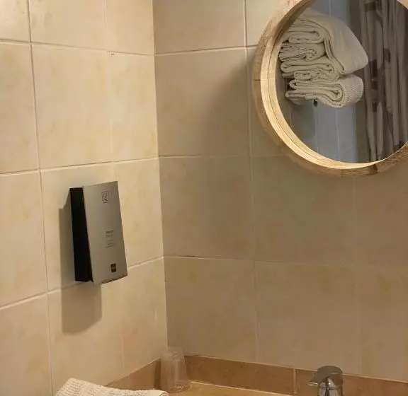 ベーシックルーム, Auberge De La Tour De Brison