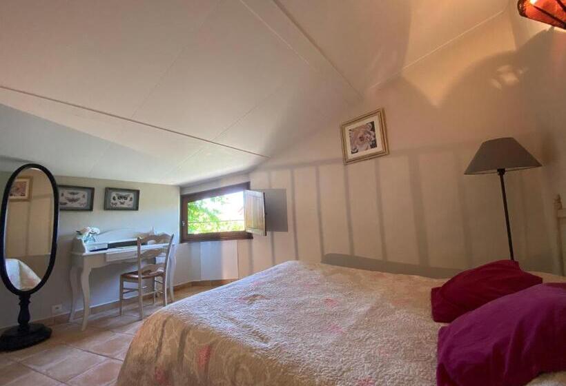 基本间, Auberge De La Tour De Brison